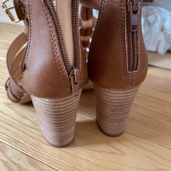 Sandals - Picture 4 of 5